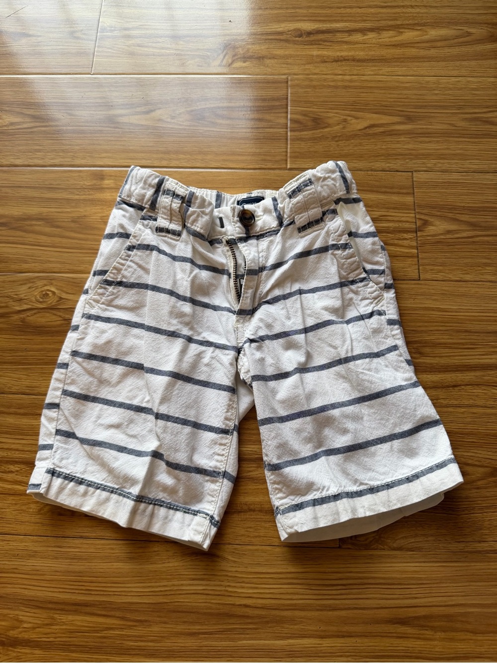 Preloved Gap Boys Striped White & Navy Casual Shorts Size 6